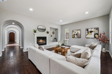 Welcome to this stunning home in the highly sought-after Gallery on The Bridges Golf Club in California - for sale on GolfHomes.com, golf home, golf lot