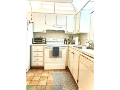 ks: Owner Motivated! Well maintains and spacious 1 bed 1.5 bath on Sunrise Lakes Phase IV Golf Course in Florida - for sale on GolfHomes.com, golf home, golf lot