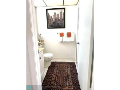 ks: Owner Motivated! Well maintains and spacious 1 bed 1.5 bath on Sunrise Lakes Phase IV Golf Course in Florida - for sale on GolfHomes.com, golf home, golf lot