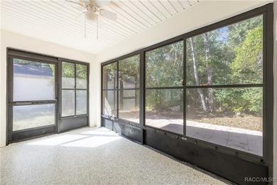 Welcome to easy Florida living in this clean, move-in-ready on Sugarmill Woods Golf and Country Club in Florida - for sale on GolfHomes.com, golf home, golf lot