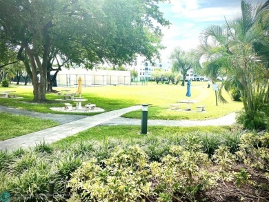 ks: Owner Motivated! Well maintains and spacious 1 bed 1.5 bath on Sunrise Lakes Phase IV Golf Course in Florida - for sale on GolfHomes.com, golf home, golf lot