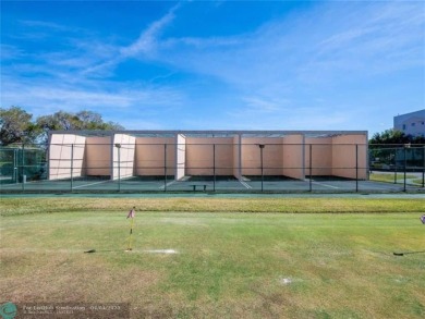 ks: Owner Motivated! Well maintains and spacious 1 bed 1.5 bath on Sunrise Lakes Phase IV Golf Course in Florida - for sale on GolfHomes.com, golf home, golf lot