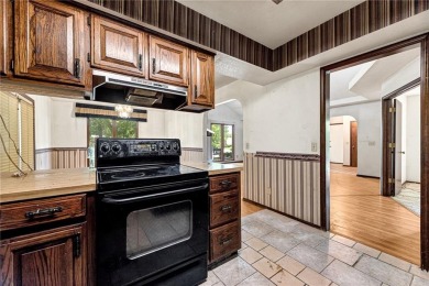 Discover the opportunity to make this property your own. This on Bella Vista Country Club - Berksdale in Arkansas - for sale on GolfHomes.com, golf home, golf lot