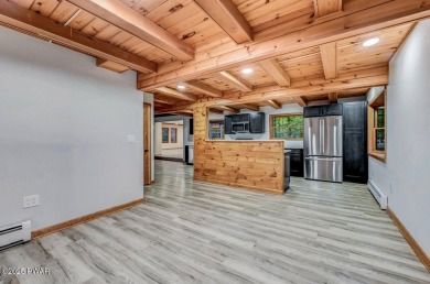 Situated on the golf course in Tanglwood Lakes, this stunning on Paupack Hills Golf and Country Club in Pennsylvania - for sale on GolfHomes.com, golf home, golf lot