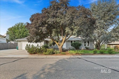 Nestled on the 2nd hole of the Indian Lakes Golf Course, this on Indian Lakes Golf Course in Idaho - for sale on GolfHomes.com, golf home, golf lot