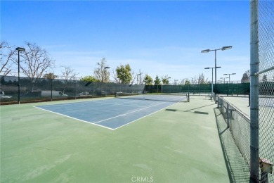 Nicely updated, lower level, 1 bedroom 1 bath condo is situated on Oak Creek Golf Club in California - for sale on GolfHomes.com, golf home, golf lot