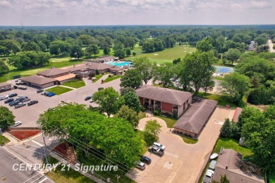 This top floor condo is located next to The Saginaw Country Club on Saginaw Country Club in Michigan - for sale on GolfHomes.com, golf home, golf lot