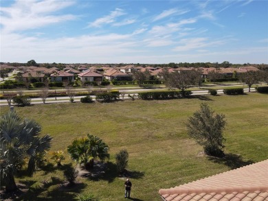 This traditional 4-bedroom, 3-bath single-family home in a on Plantation Golf and Country Club in Florida - for sale on GolfHomes.com, golf home, golf lot