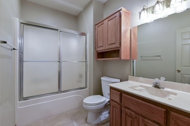 This 4-bedroom 3-bathroom home is conveniently located in on Ledgestone Country Club and Golf Course in Missouri - for sale on GolfHomes.com, golf home, golf lot