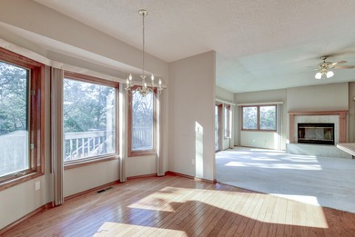 This 4-bedroom 3-bathroom home is conveniently located in on Ledgestone Country Club and Golf Course in Missouri - for sale on GolfHomes.com, golf home, golf lot