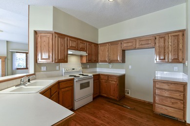 This 4-bedroom 3-bathroom home is conveniently located in on Ledgestone Country Club and Golf Course in Missouri - for sale on GolfHomes.com, golf home, golf lot