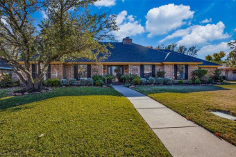 This stunning 5 bed 3 bath home features 2 living areas and sits on Ridglea Golf Course in Texas - for sale on GolfHomes.com, golf home, golf lot