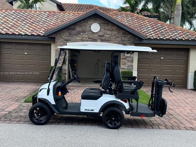 END UNIT w/BUNDLED GOLF! This renovated 1st floor condo in on Bonita National Golf Course in Florida - for sale on GolfHomes.com, golf home, golf lot