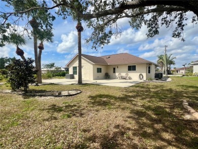 Move right in to this 3/2 with bonus room and garage on a on Seminole Lakes Country Club in Florida - for sale on GolfHomes.com, golf home, golf lot