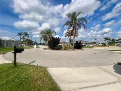 Move right in to this 3/2 with bonus room and garage on a on Seminole Lakes Country Club in Florida - for sale on GolfHomes.com, golf home, golf lot