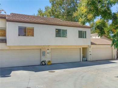 Welcome to this beautifully upgraded townhome in the highly on Vista Valencia Golf Course in California - for sale on GolfHomes.com, golf home, golf lot