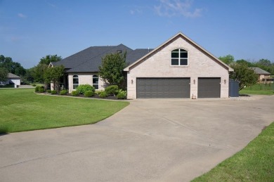 Impeccably updated and meticulously maintained spacious home on Pecan Plantation Country Club in Texas - for sale on GolfHomes.com, golf home, golf lot