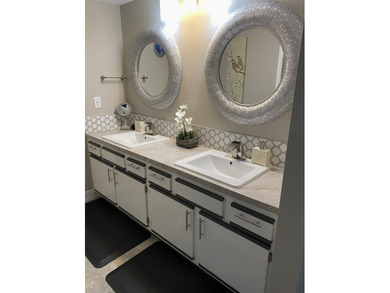 Discover this fully remodeled and furnished walk-in 1 bed/1 bath on Pointe Royale Village Country Club in Missouri - for sale on GolfHomes.com, golf home, golf lot