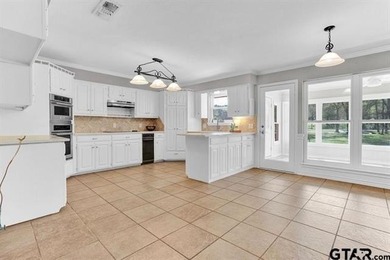 This beautifully maintained traditional-style home offers 3 on Hide-A-Way Lake Golf Course in Texas - for sale on GolfHomes.com, golf home, golf lot