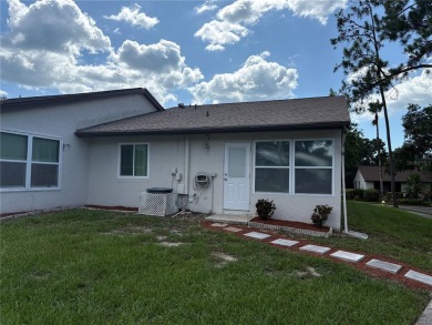 ***NEW ROOF*** installed January 2025. Attractive END unit with on Innisbrook Resort and Golf Club in Florida - for sale on GolfHomes.com, golf home, golf lot