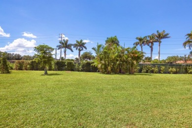 Super Cute Move-In Ready Home in Golfing Community!  Welcome to on Maple Leaf Golf and Country Club in Florida - for sale on GolfHomes.com, golf home, golf lot