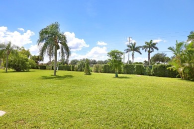 Super Cute Move-In Ready Home in Golfing Community!  Welcome to on Maple Leaf Golf and Country Club in Florida - for sale on GolfHomes.com, golf home, golf lot
