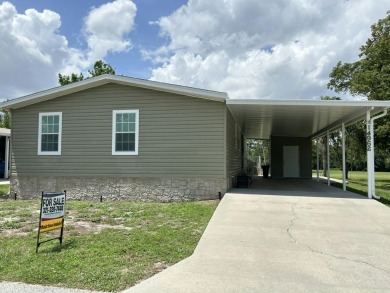 Like-new 2-bedroom, 2-bathroom home in a peaceful 55+ community on Fairways Country Club in Florida - for sale on GolfHomes.com, golf home, golf lot