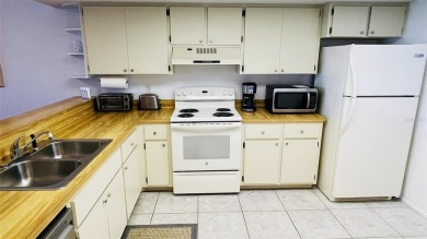 **Priced Reduced** Welcome to the Villas of Cedar key. 2-bedroom on Saint Andrews South Golf Club in Florida - for sale on GolfHomes.com, golf home, golf lot