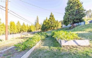 You can live in an outdoor lover's paradise. This property has a on Circle Bar Golf Club in Oregon - for sale on GolfHomes.com, golf home, golf lot