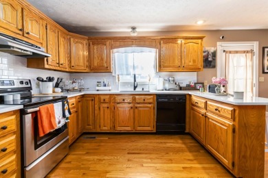 LOCATION!! STUNNING home in Hunting Creek Subdivision, London on London Country Club in Kentucky - for sale on GolfHomes.com, golf home, golf lot