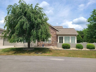 3 bedroom 2 full bath villa, split floor plan, stone fireplace on Woodson Bend Resort in Kentucky - for sale on GolfHomes.com, golf home, golf lot