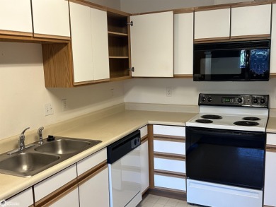Discover easy living at 6430 Creekside Dr NE, Unit 4! This on St. Andrews Golf Club in Iowa - for sale on GolfHomes.com, golf home, golf lot