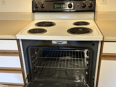 Discover easy living at 6430 Creekside Dr NE, Unit 4! This on St. Andrews Golf Club in Iowa - for sale on GolfHomes.com, golf home, golf lot