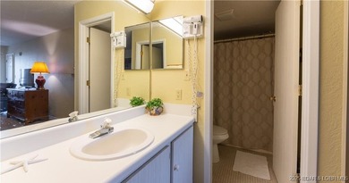 Welcome to this pristine, turnkey move-in-ready home, located in on The Oaks Golf Course in Missouri - for sale on GolfHomes.com, golf home, golf lot