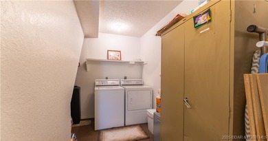 Welcome to this pristine, turnkey move-in-ready home, located in on The Oaks Golf Course in Missouri - for sale on GolfHomes.com, golf home, golf lot