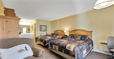 Welcome to this pristine, turnkey move-in-ready home, located in on The Oaks Golf Course in Missouri - for sale on GolfHomes.com, golf home, golf lot