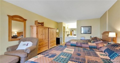 Welcome to this pristine, turnkey move-in-ready home, located in on The Oaks Golf Course in Missouri - for sale on GolfHomes.com, golf home, golf lot