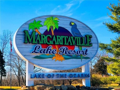 Welcome to this pristine, turnkey move-in-ready home, located in on The Oaks Golf Course in Missouri - for sale on GolfHomes.com, golf home, golf lot