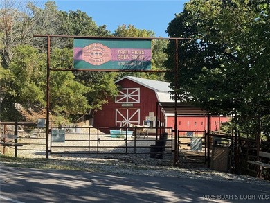 Welcome to this pristine, turnkey move-in-ready home, located in on The Oaks Golf Course in Missouri - for sale on GolfHomes.com, golf home, golf lot