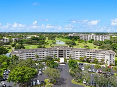 This fully renovated 3/2, 1st flr home offers the perfect blend on Palm-Aire Country Club and Resort - Palms in Florida - for sale on GolfHomes.com, golf home, golf lot