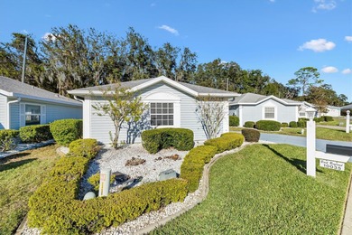 This MAINTENANCE FREE villa is being offered TURNKEY (everything on The Links of Spruce Creek in Florida - for sale on GolfHomes.com, golf home, golf lot