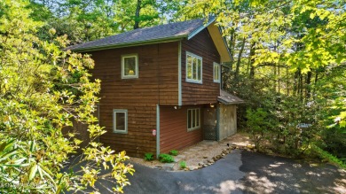 This Gatlinburg cabin offers the perfect blend of convenience on Bent Creek Golf Course in Tennessee - for sale on GolfHomes.com, golf home, golf lot
