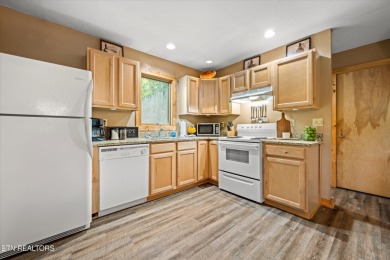 This Gatlinburg cabin offers the perfect blend of convenience on Bent Creek Golf Course in Tennessee - for sale on GolfHomes.com, golf home, golf lot
