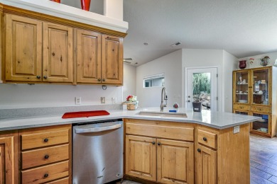 Fresh interior and exterior paint, makes this one shine like a on Southgate Golf Course in Utah - for sale on GolfHomes.com, golf home, golf lot