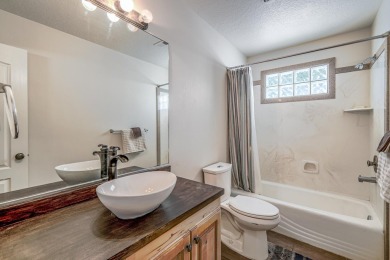 Fresh interior and exterior paint, makes this one shine like a on Southgate Golf Course in Utah - for sale on GolfHomes.com, golf home, golf lot