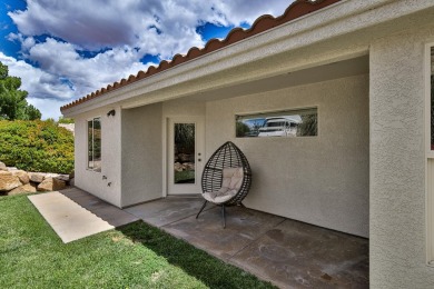 Fresh interior and exterior paint, makes this one shine like a on Southgate Golf Course in Utah - for sale on GolfHomes.com, golf home, golf lot