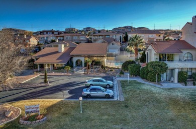 Fresh interior and exterior paint, makes this one shine like a on Southgate Golf Course in Utah - for sale on GolfHomes.com, golf home, golf lot