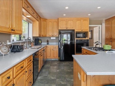 Close to Golf Course and Park - This 1886 square foot split on Forest Meadows Golf Course in California - for sale on GolfHomes.com, golf home, golf lot