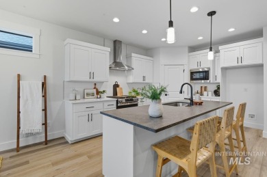 Thoughtfully designed single-level floor plan offers 3 bedrooms on Hunters Point Golf Club in Idaho - for sale on GolfHomes.com, golf home, golf lot
