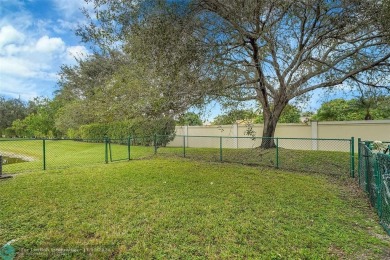 LARGE CORNER 3 BEDROOM 2.5 BATH HOME WITH LOFT  CAN BE 4TH on Inverrary Country Club in Florida - for sale on GolfHomes.com, golf home, golf lot